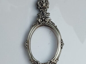 UPKTWhitebrass Uppakut Oval amulet casing 27x36mm