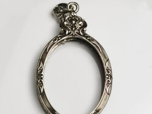 OVAL3Whitebrass amulet casing inner screen size 27x36mm