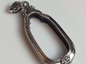 WES7Whitebrass Wessuwan amulet casing 19x39mm