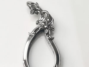 CONCHWhitebrass amulet casing 17x27mm