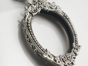GANSWhitebrass Ganesha Oval shape amulet casing 31x40mm