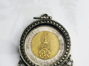 PS3RND10Whitebrass round amulet casing inner diameter 26mm