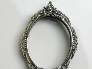 OVAL1Whitebrass Oval amulet casing inner screen size 23x30mm