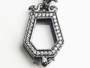 HKLMWhitebrass amulet casing inner size 11x14mm