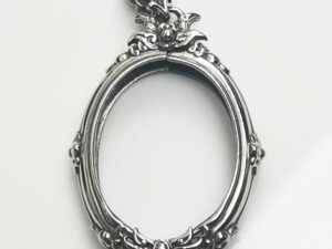 NGKK2Whitebrass Oval amulet casing 21x28mm