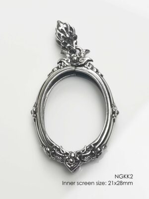 NGKK2Whitebrass Oval amulet casing 21x28mm