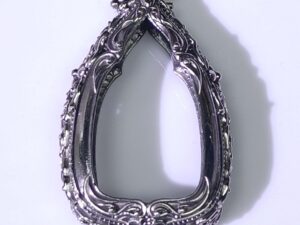 WES2Whitebrass Wessuwan amulet casing 21x41mm